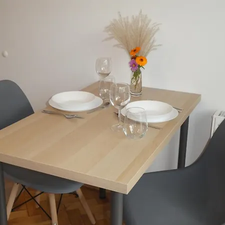 Yellow Dragon Apartment *