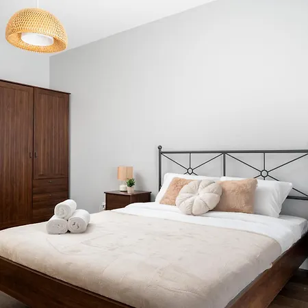 Apartment Lubicz Urban Haven