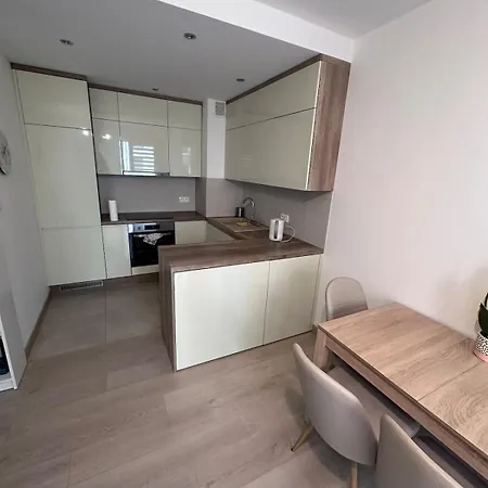 Apartament Modern With Underground Parking Spot, Kwartowa,