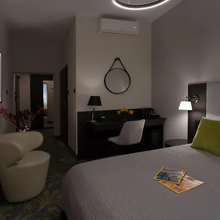 Atrium Hotel