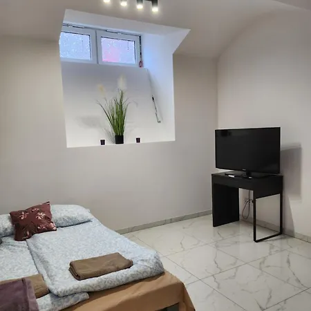 23 - Ghetto Heroes Square Apartment