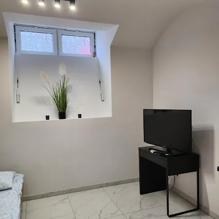 23 - Ghetto Heroes Square Apartment