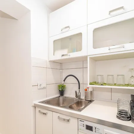 Apartment Krowodrza - Park & Trams Nearby - By Rentujemy Krakow