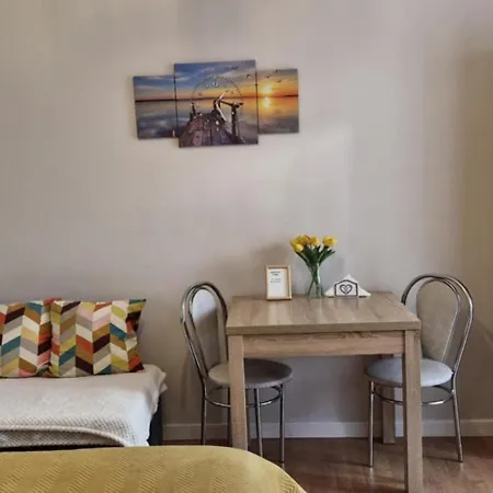 Cozy Modern Sunrise 35m2 Balcony 3 Persons Apartament