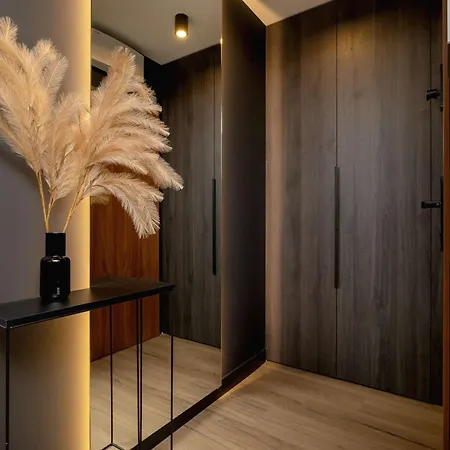 Exclusive With Parking By Renters Prestige Apartment