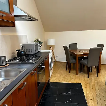 Golden With Lift - Old Town Appartement *