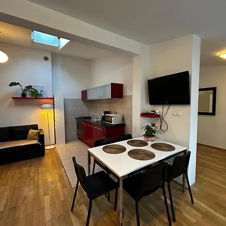 Golden With Lift - Old Town Appartement