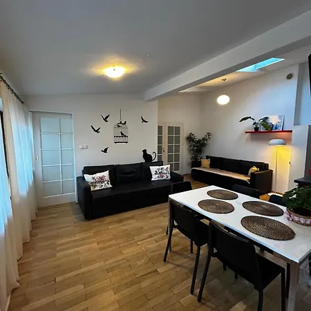Golden With Lift - Old Town Appartement