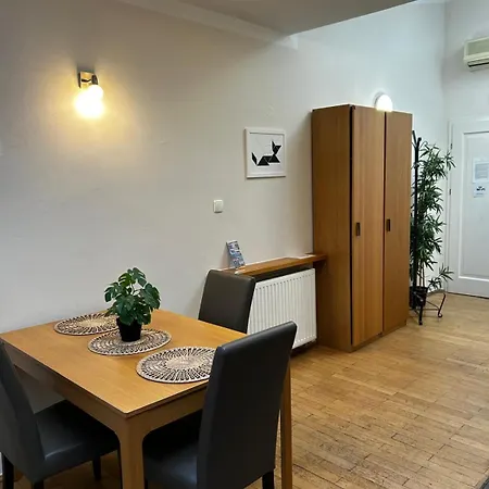 Golden With Lift - Old Town Appartement *