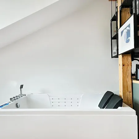 Premium Jacuzzi With Air Conditioning, Main Square Cracow Apartment *