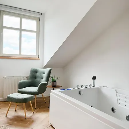 Premium Jacuzzi With Air Conditioning, Main Square Cracow Apartment *