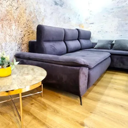 Luxury Blue Cascade Downtown Balcony Apartment *