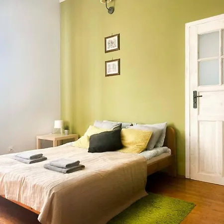 Apartment Large 89m2 Apartment, 3 Bedrooms And 2 Bathrooms *