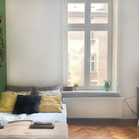 Large 89m2 Apartment, 3 Bedrooms And 2 Bathrooms Krakow