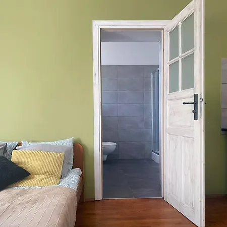 Large 89m2 Apartment, 3 Bedrooms And 2 Bathrooms Krakow
