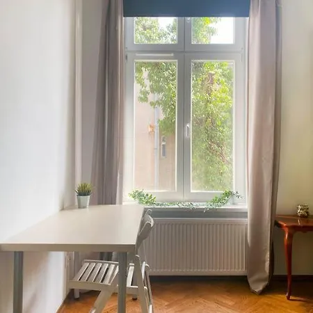 Large 89m2 Apartment, 3 Bedrooms And 2 Bathrooms Krakow