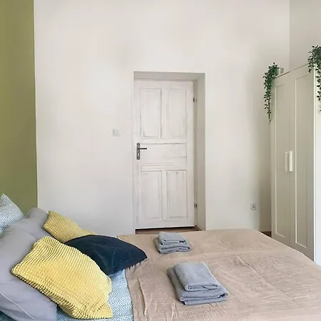 Apartment Large 89m2 Apartment, 3 Bedrooms And 2 Bathrooms