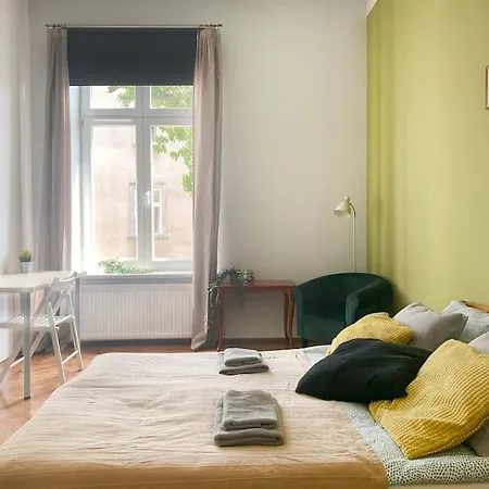 Large 89m2 Apartment, 3 Bedrooms And 2 Bathrooms Krakow