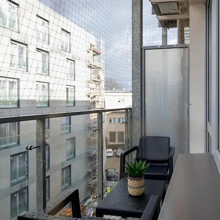 Turquoise With Balcony & Air Conditioning By Renters Krakow
