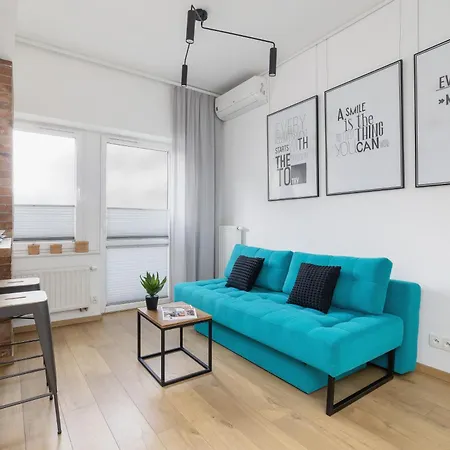 Turquoise With Balcony & Air Conditioning By Renters Krakow
