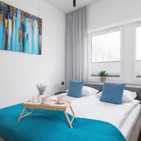 Apartment Turquoise With Balcony & Air Conditioning By Renters *