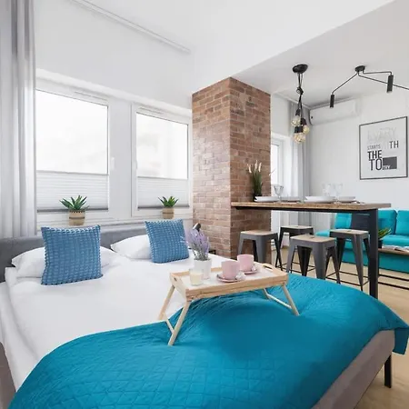 Turquoise With Balcony & Air Conditioning By Renters Krakow