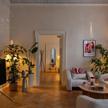 Le Jardin - Classy, Elegant In The Center