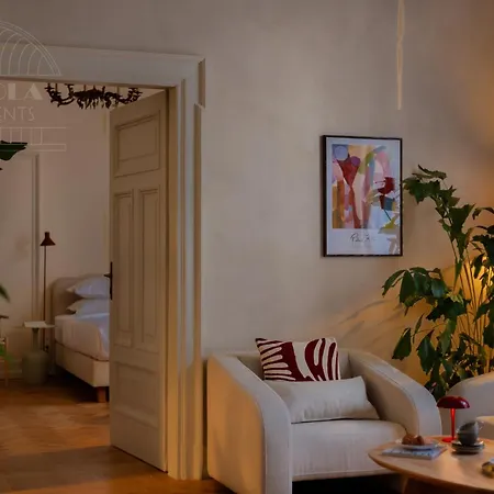 Le Jardin - Classy, Elegant In The Center *