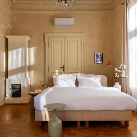 Le Jardin - Classy, Elegant In The Center