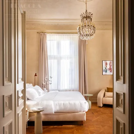 Le Jardin - Classy, Elegant In The Center Apartment