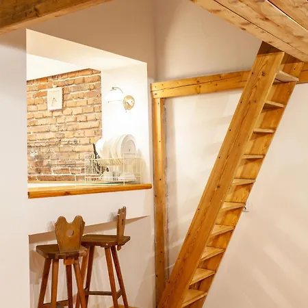 No5 Szlak Street Apartment