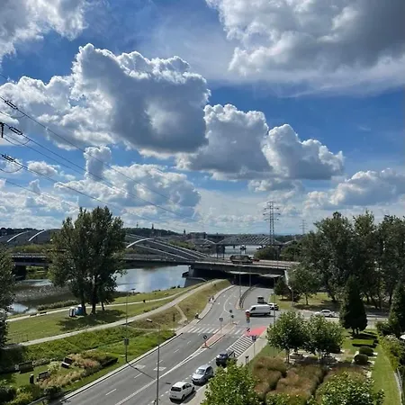 Spacious 60m2 By The River For Nomads Krakow