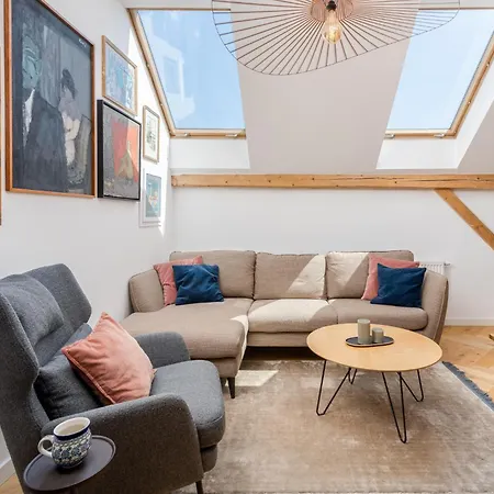 Luxury In A Truly Perfect Location Apartment *