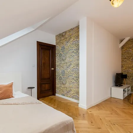 Luxury In A Truly Perfect Location Apartment *