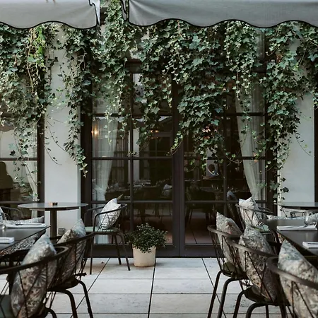 Stradom House, Autograph Collection 5*