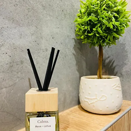 Apartament & *