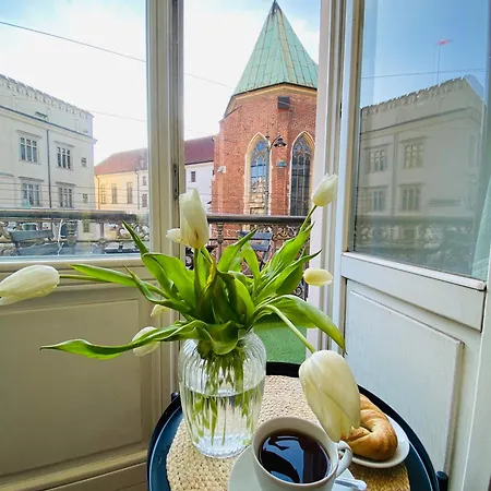 & Apartament *