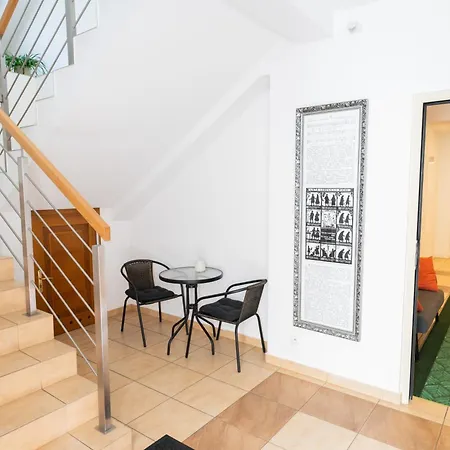 Goscinne Dom Sw. Szymona Homestay *