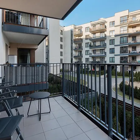 Przedwiosnie Near Center By Sun & Snow Apartment