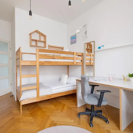 Rodzinny W Centrum Krakowa By Renters Apartment