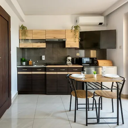 Charming With Air Conditioning For Couples In The Center