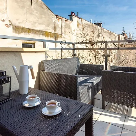 Charming With Air Conditioning For Couples In The Center