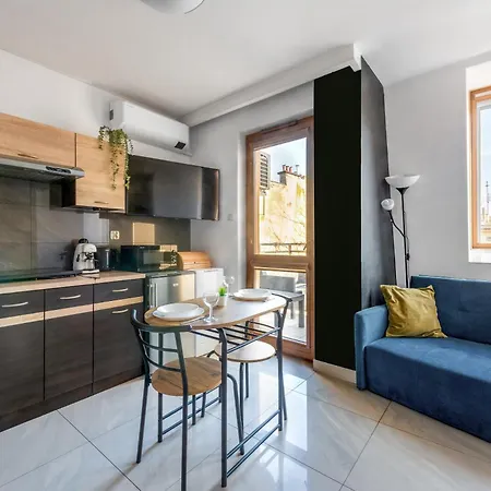Apartment Charming With Air Conditioning For Couples In The Center