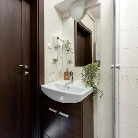 Charming With Air Conditioning For Couples In The Center Apartment