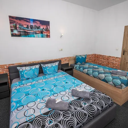 70s Hostel