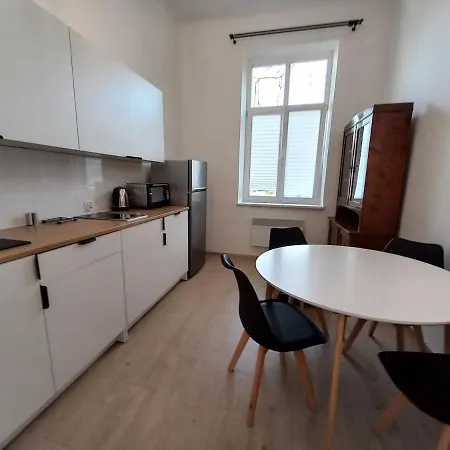 Old Town - 2 Bedrooms Soltyka Str S3