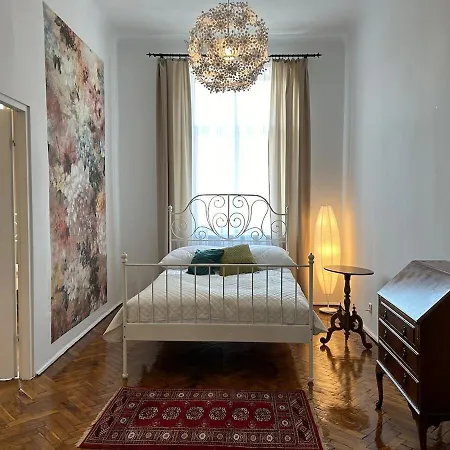 Old Town - 2 Bedrooms Soltyka Str S3 *