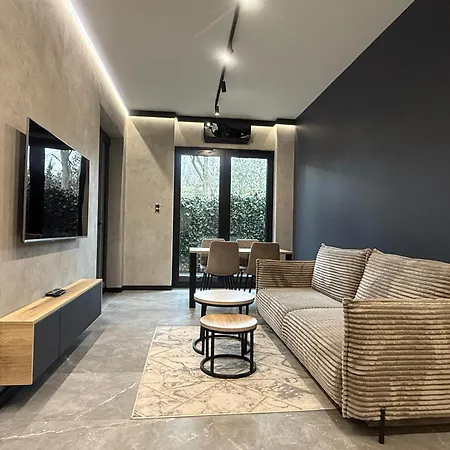 Apartment Deluxe Industrial Free Parking, Swimming Pool, Sauna & Gym *