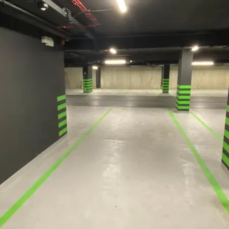Deluxe Industrial Free Parking, Swimming Pool, Sauna & Gym *
