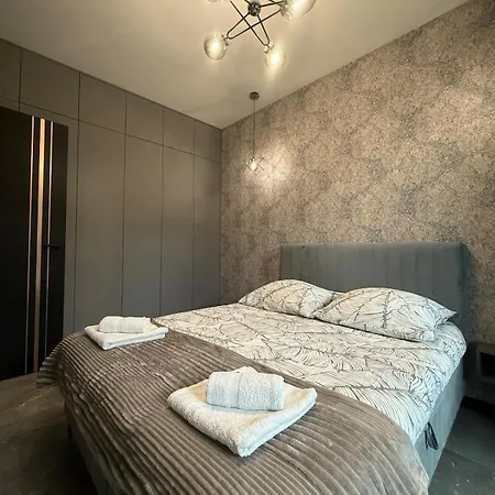 Deluxe Industrial Free Parking, Swimming Pool, Sauna & Gym
